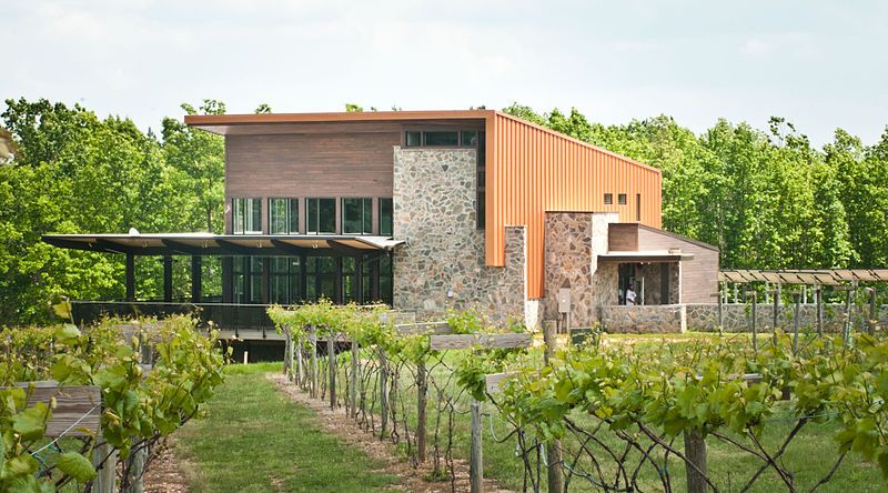 Cooper Vineyards in Virginia, U.S.A, awarded platinum certification by LEED, was developed by the US Green Building Council