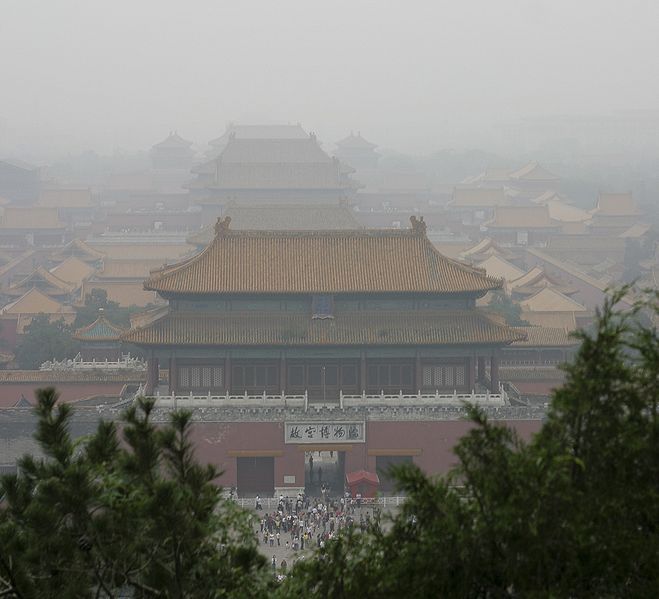 Smog engulfs China's capital Bejing.